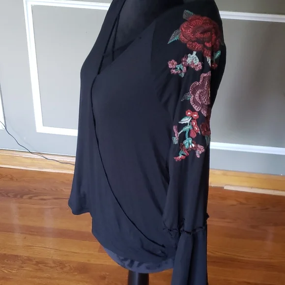 AEO Embroidered Wrap Top - Picture 3 of 9